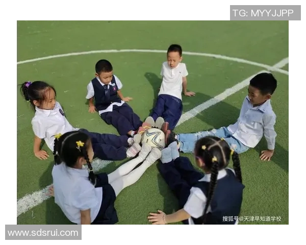 足球明星子女精彩表演瞬间展现童趣与才华的完美结合 足球明星子女精彩表演瞬间展现童趣与才华的完美结合