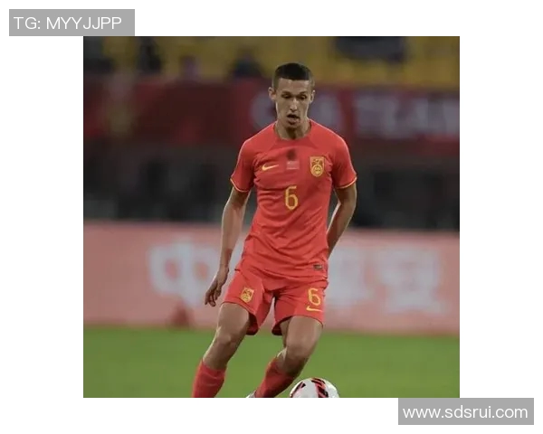 足球明星魔笛高清图片欣赏展现其精彩瞬间与独特魅力